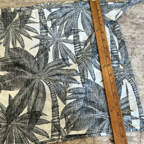 Marine Layer Black and White Leaf Print Fabric
Wrap skirt size small - Picture 5 of 7